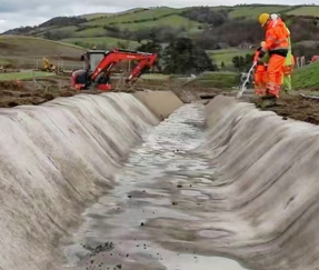 غطاء أسمنتي يستخدم في الأراضي الرطبة في بحيرة ريفر