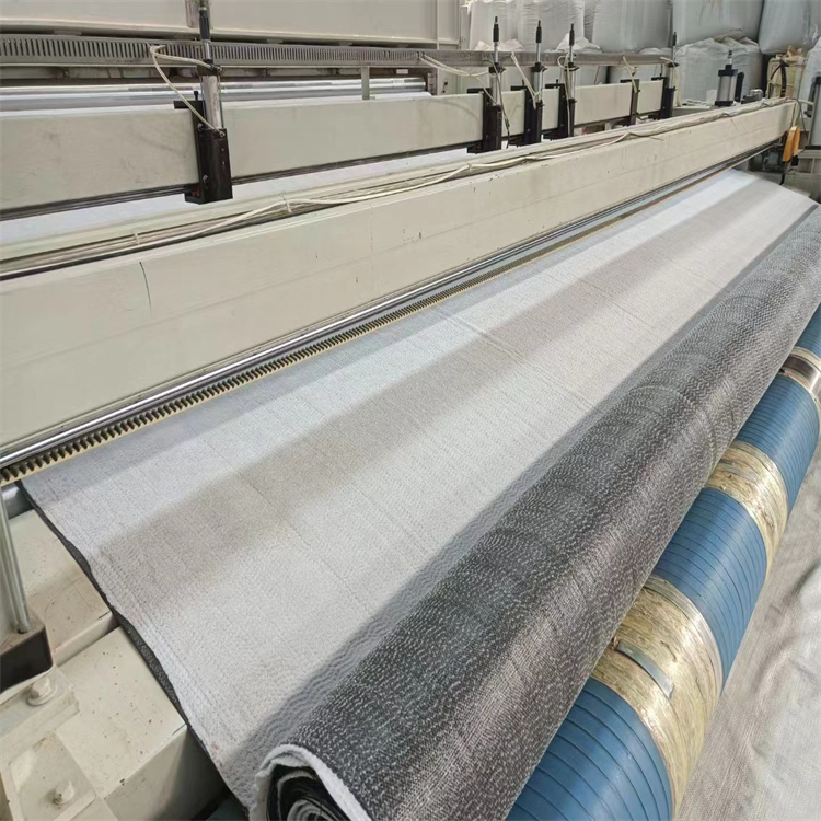 Geosynthetics الطين بطانة