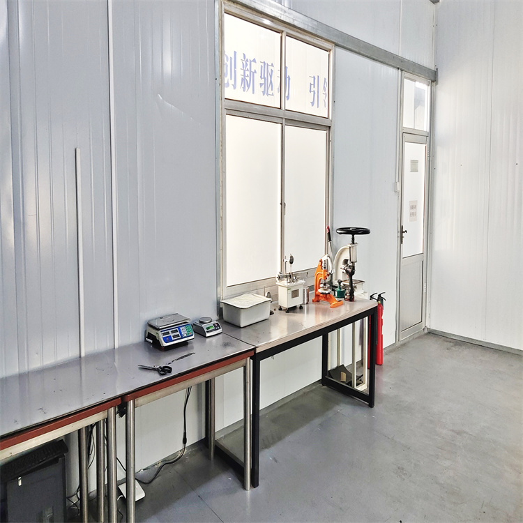 غشاء أرضي من البولي إيثيلين عالي الكثافة