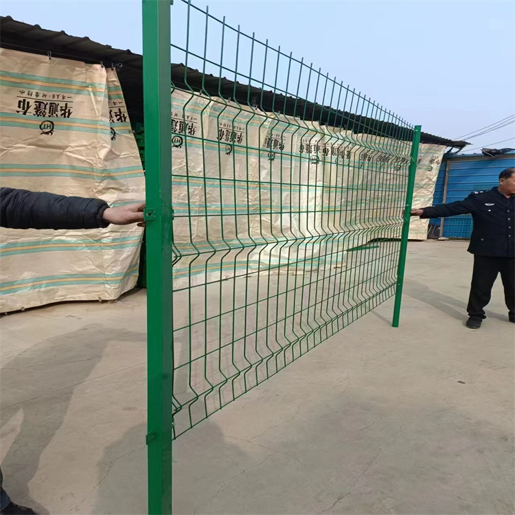 Welded Wire Mesh Fence Welded Wire Mesh Fence