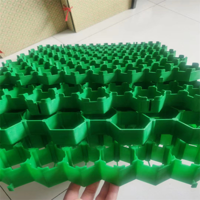 تعزيز العشب والحصى